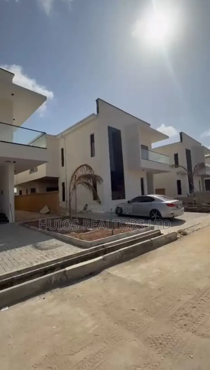 5bdrm Duplex in Lekki Phase 1 for sale in Lekki Phase 1