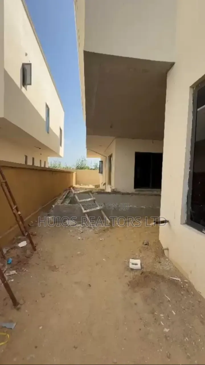 5bdrm Duplex in Lekki Phase 1 for sale in Lekki Phase 1