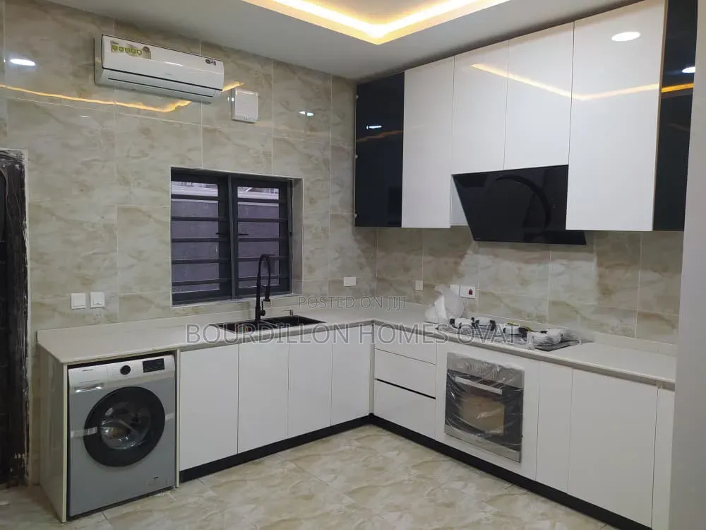 4bdrm Duplex in Victoria Island for sale in Victoria Island Extension