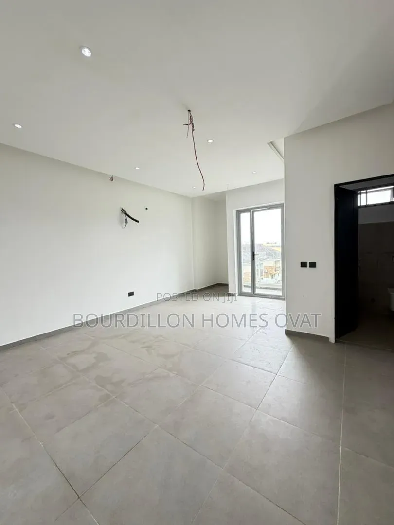 4bdrm Duplex in Lekki Phase 1 Lagos for sale in Lekki Phase 1