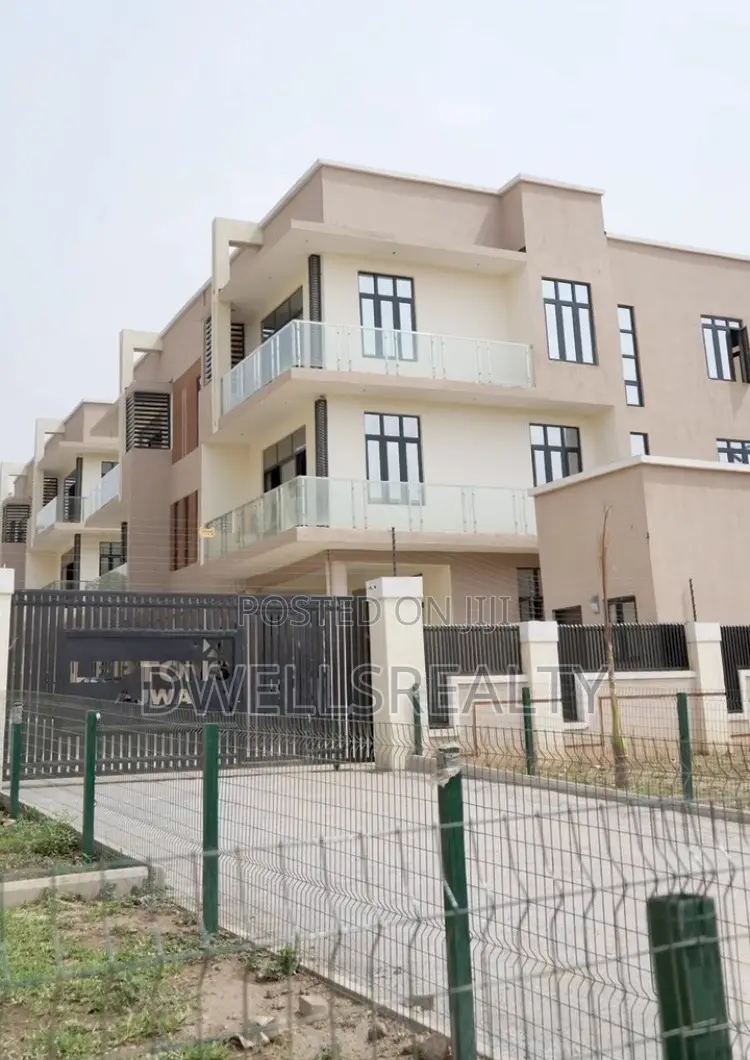 5bdrm Duplex in Ajwa, Kaura for sale in Kaura