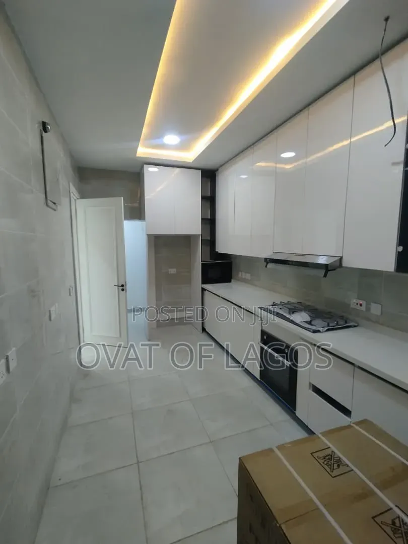 4bdrm Duplex in Oniru, 1004 for sale in 1004