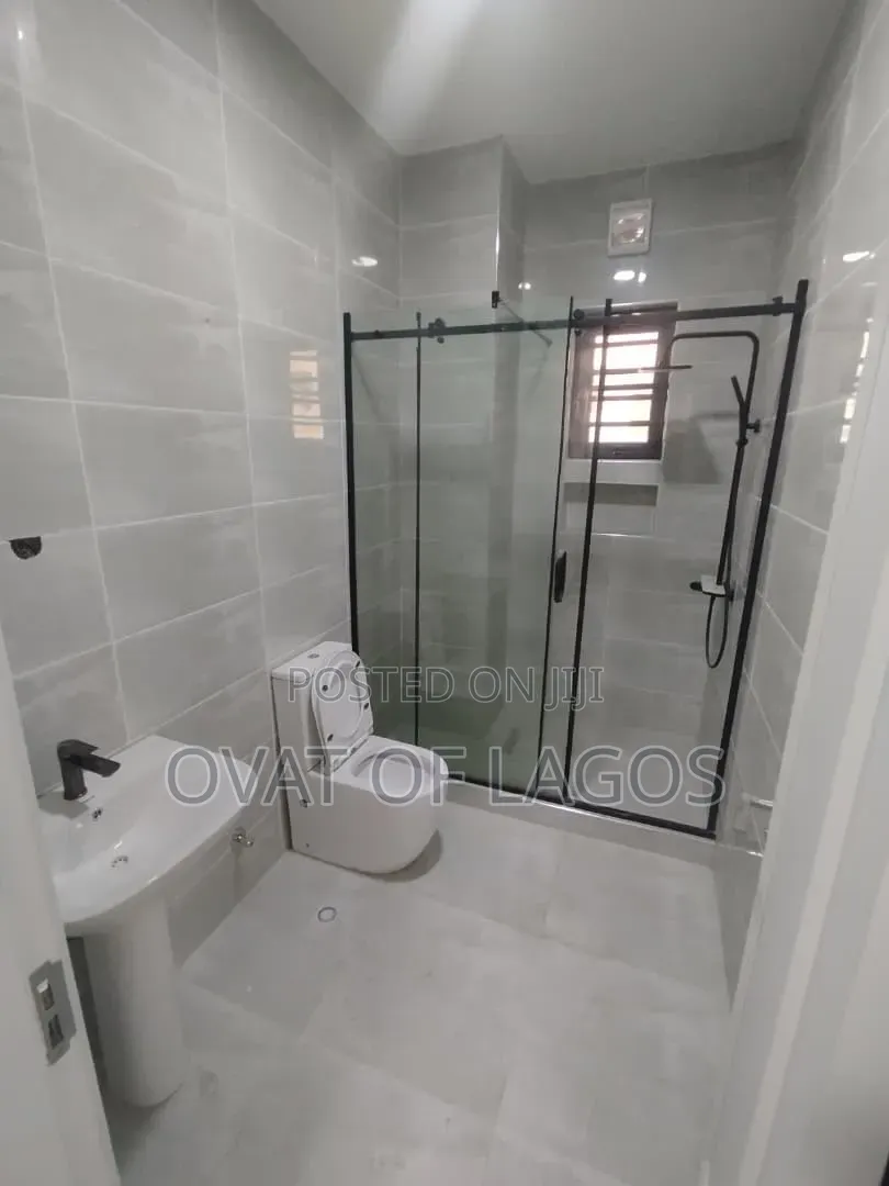 4bdrm Duplex in Oniru, 1004 for sale in 1004