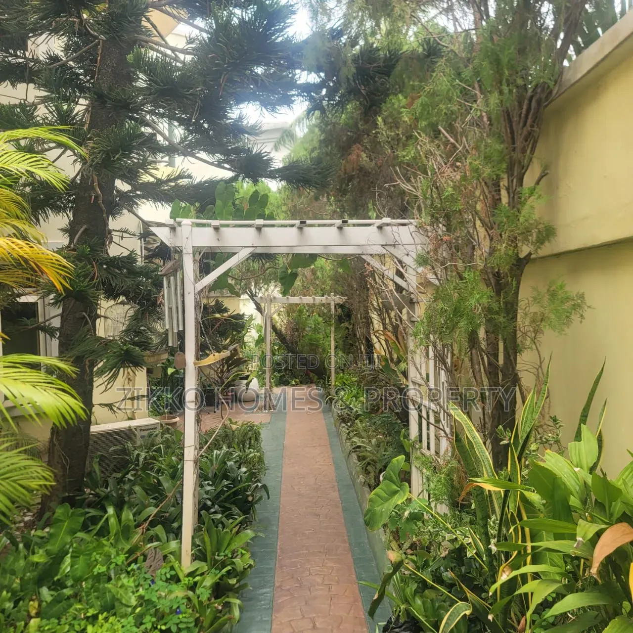 4bdrm Duplex in Vgc for sale in VGC / Ajah