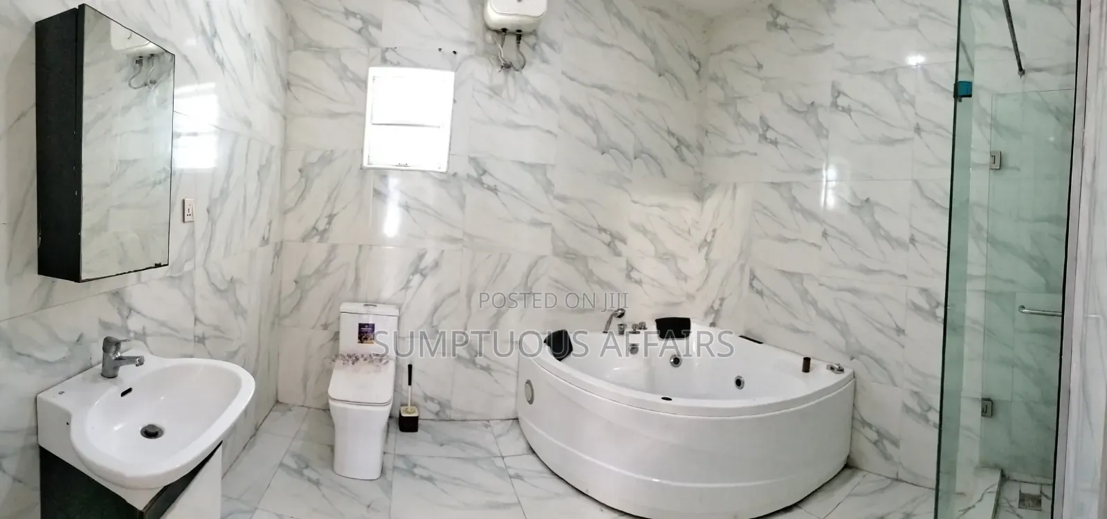 Mini Flat in Chevron for rent in Chevron
