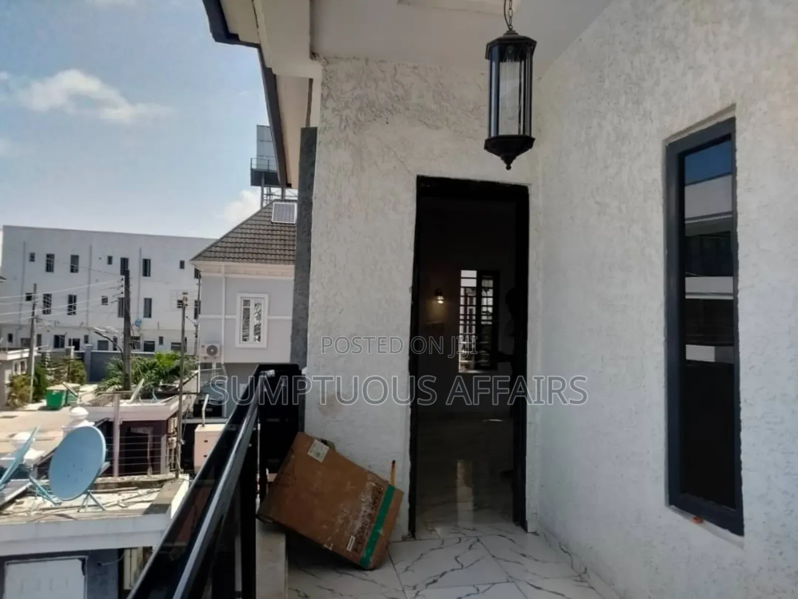 Mini Flat in Chevron for rent in Chevron