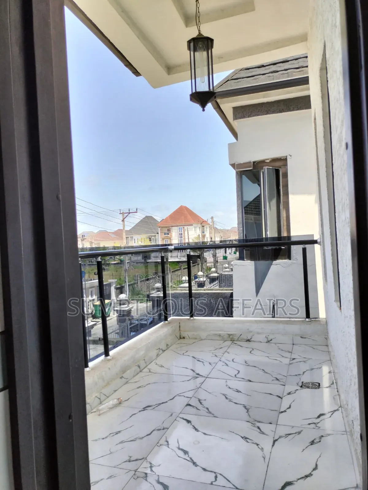 Mini Flat in Chevron for rent in Chevron