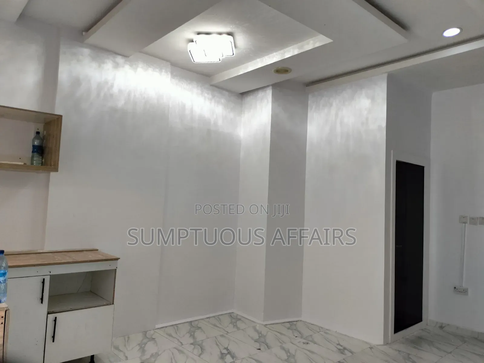 Mini Flat in Chevron for rent in Chevron