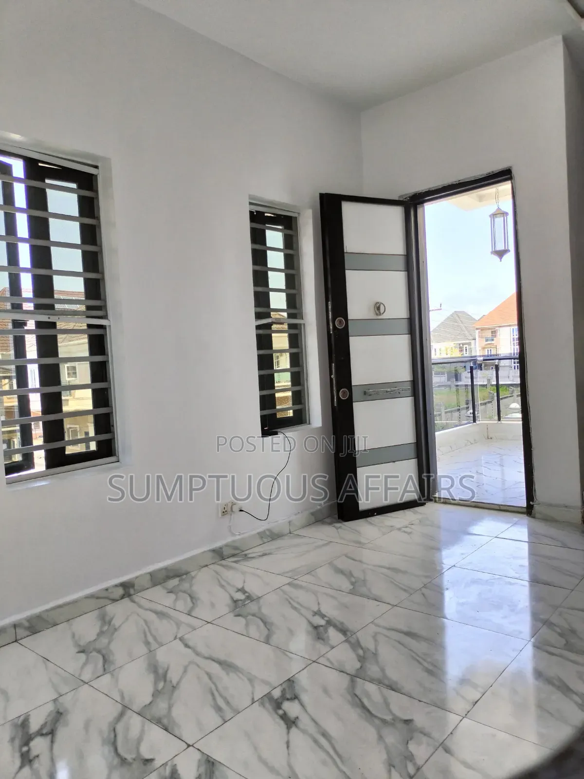 Mini Flat in Chevron for rent in Chevron