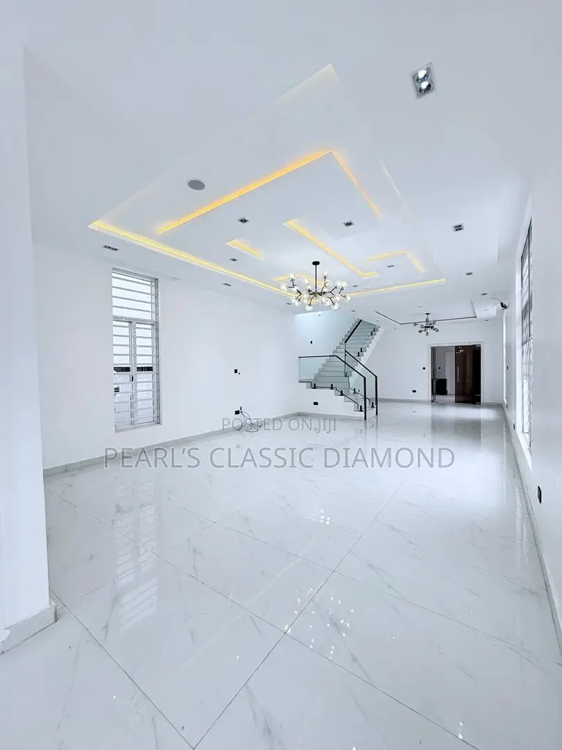 5bdrm House in Lekki County for sale in Lekki