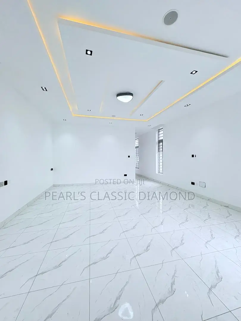 5bdrm House in Lekki County for sale in Lekki