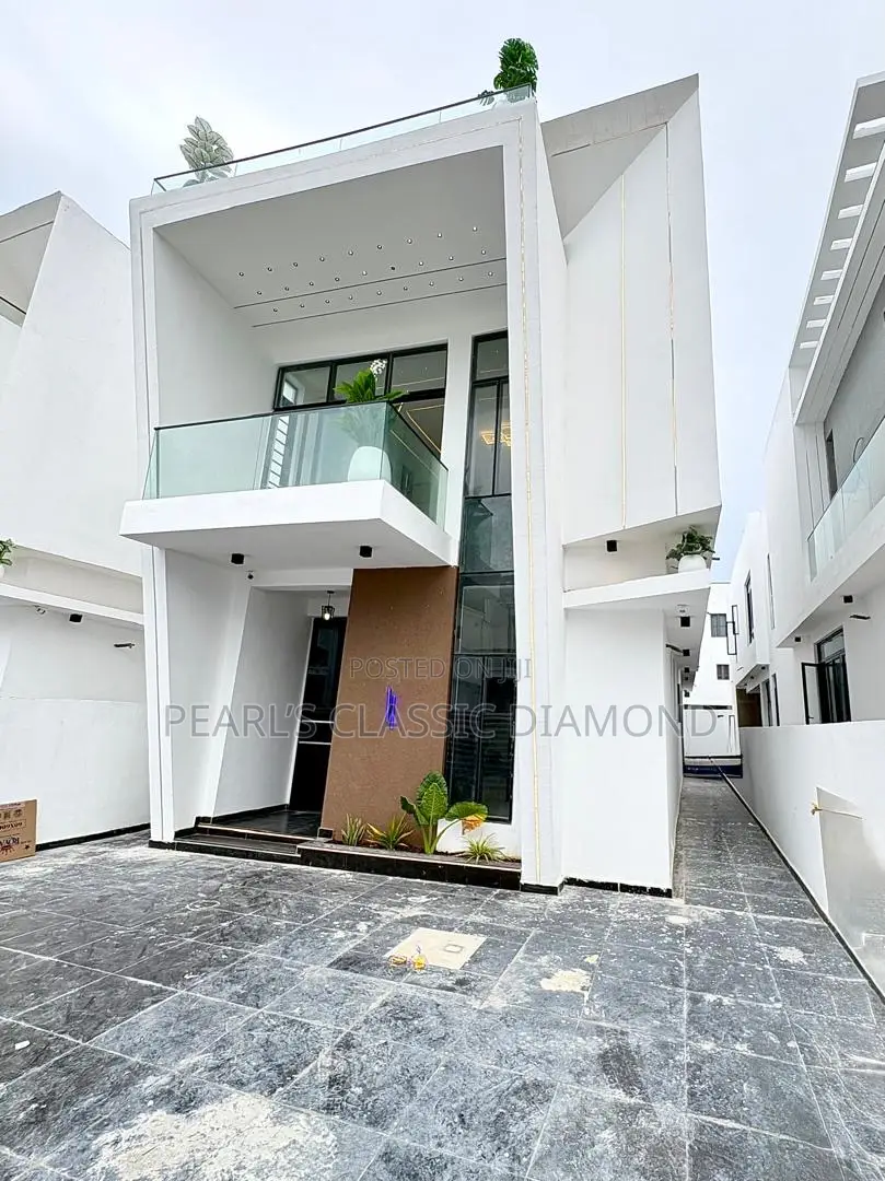 5bdrm Duplex in Chevron Tollgate for sale in Chevron