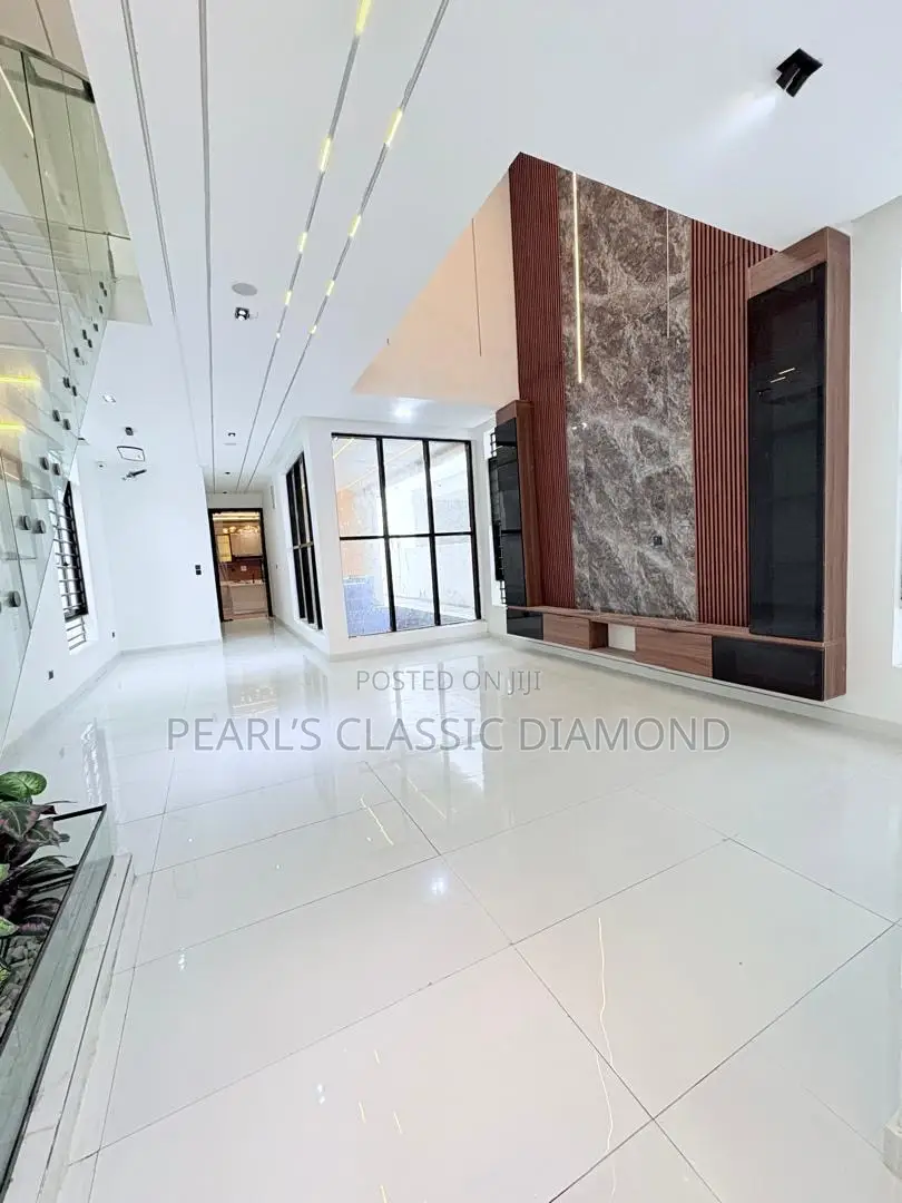 5bdrm Duplex in Chevron Tollgate for sale in Chevron