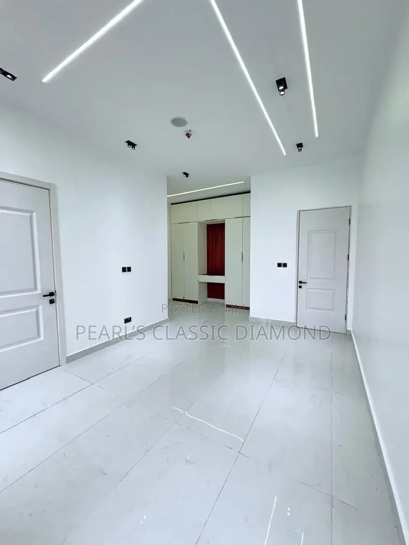 5bdrm Duplex in Ikate for sale in Ikate