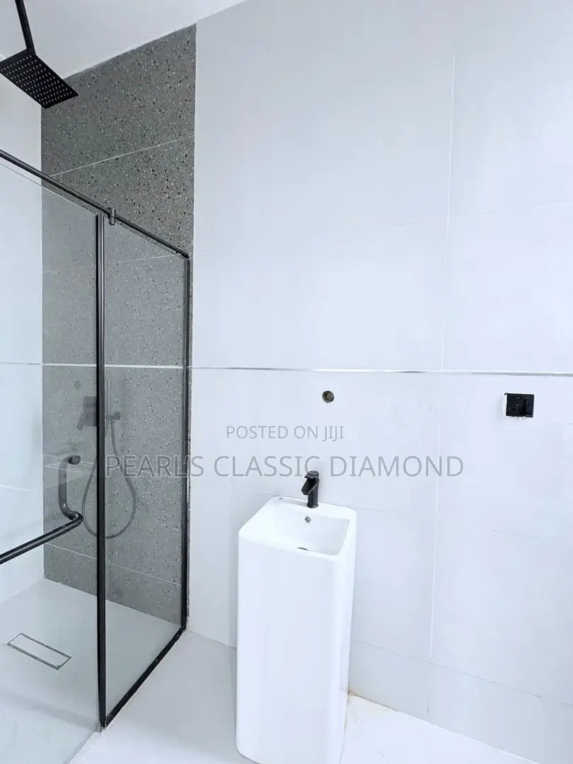 5bdrm Duplex in Ikate for sale in Ikate