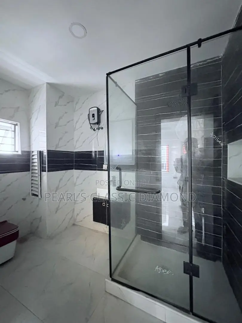 Beautiful 2 Bedroom Apartment For Sale in Ikate