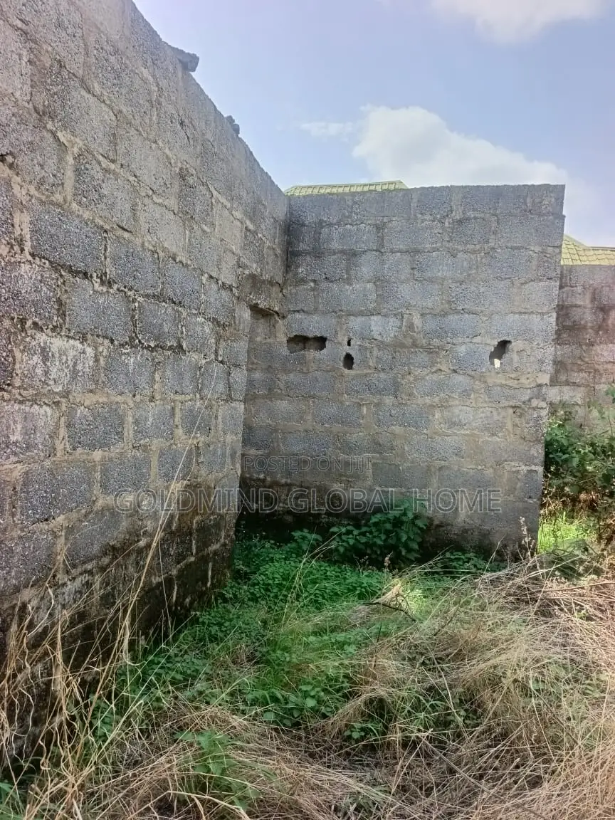 2bdrm Bungalow in Lugbe District. for sale in Sabon Lugbe