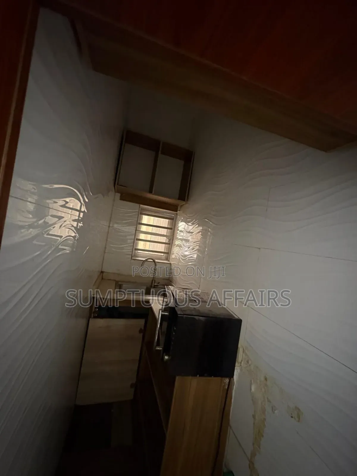 Mini Flat in Chevron for rent in Chevron