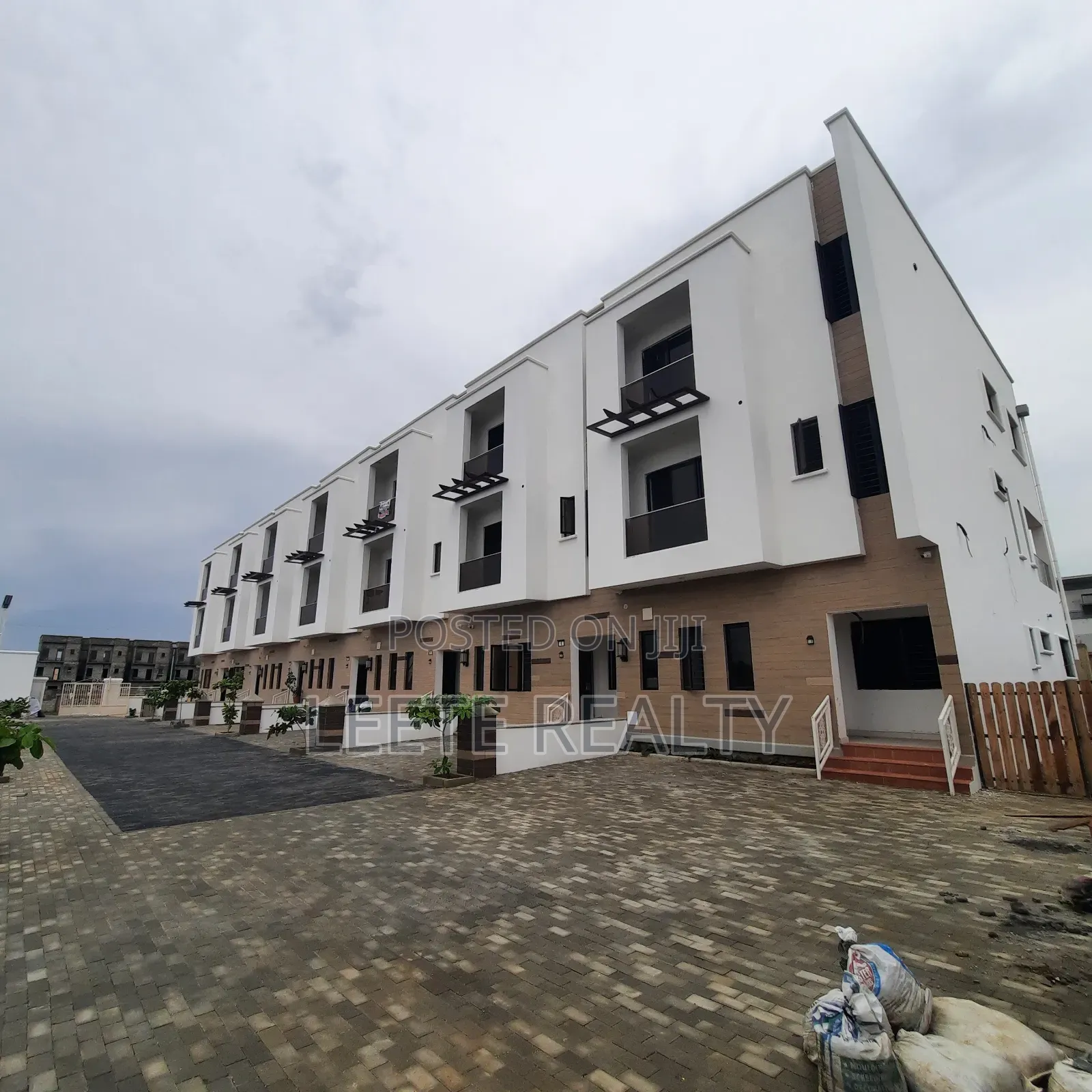 5bdrm Townhouse/Terrace in Jahi for sale in Jahi