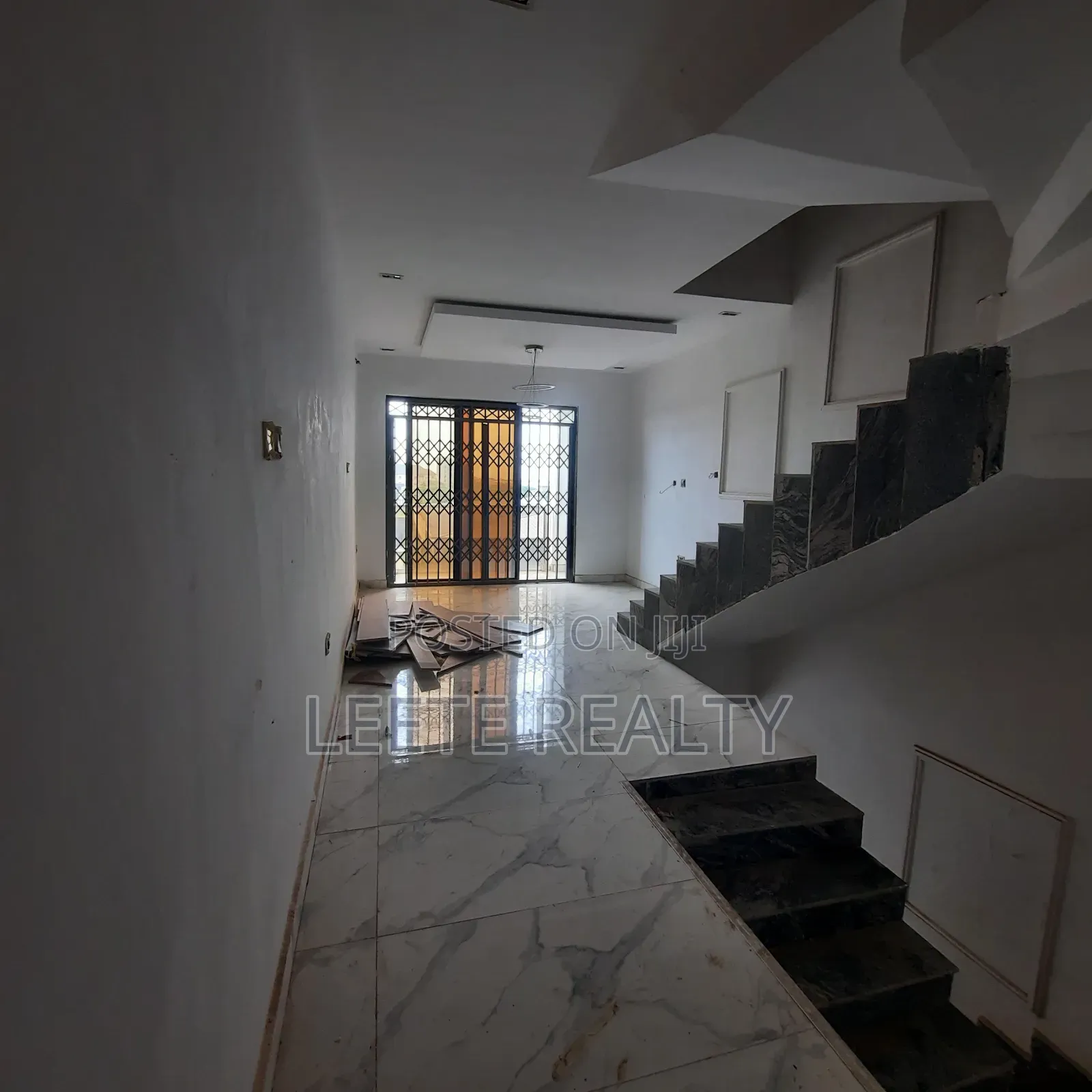 5bdrm Townhouse/Terrace in Jahi for sale in Jahi
