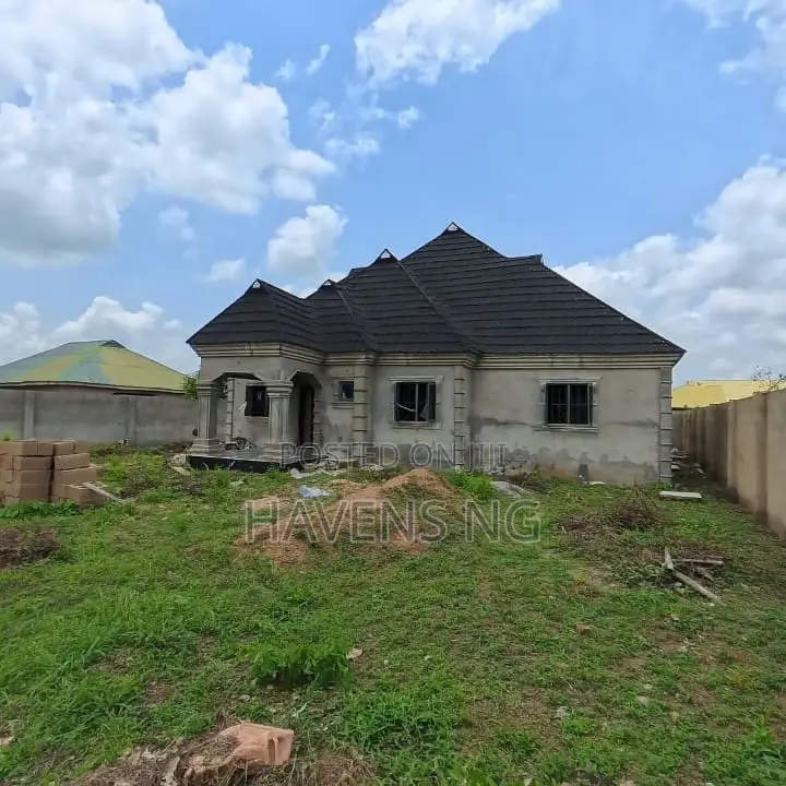 3bdrm Bungalow in Obafemi-Owode for sale in Obafemi-Owode