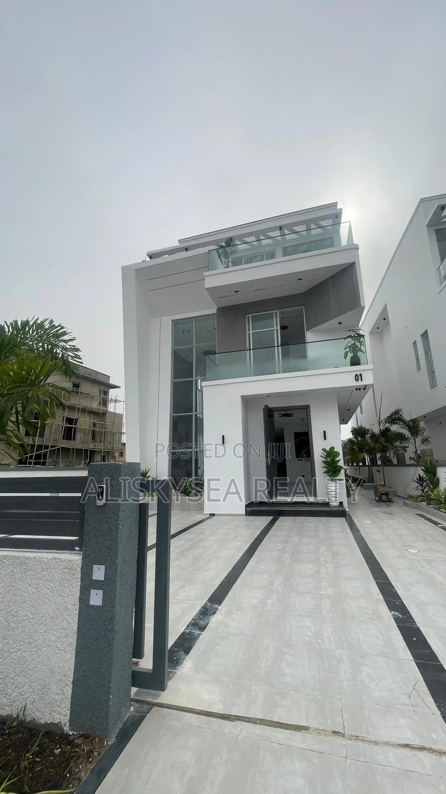 5bdrm House in Osapa for sale in Osapa london