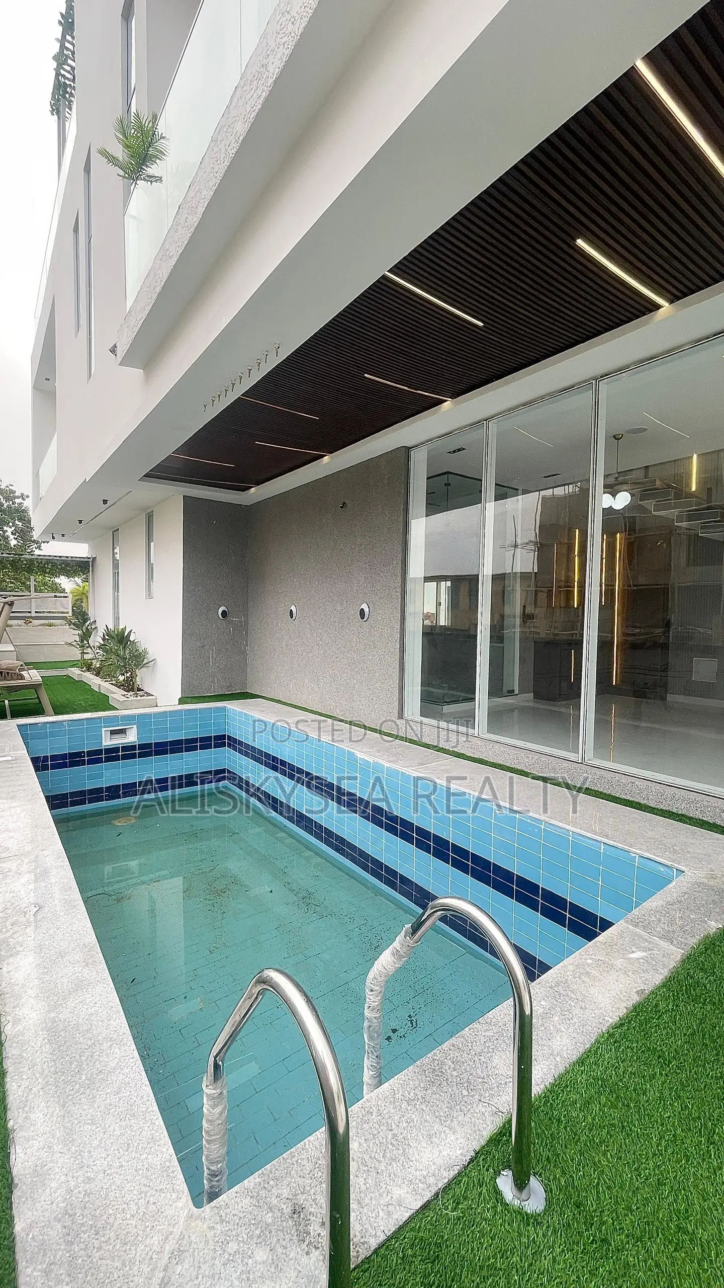5bdrm House in Osapa for sale in Osapa london