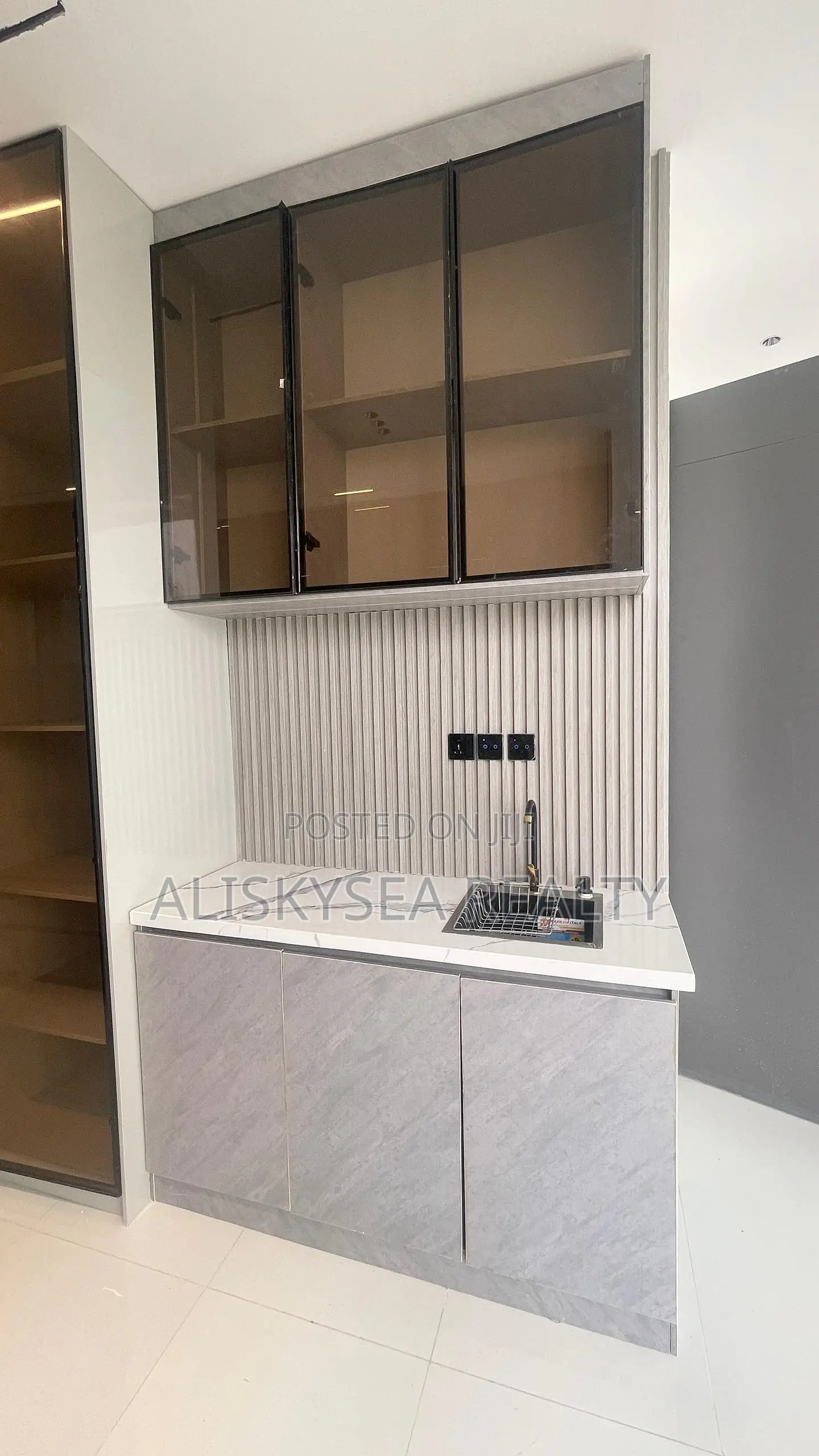 5bdrm House in Osapa for sale in Osapa london