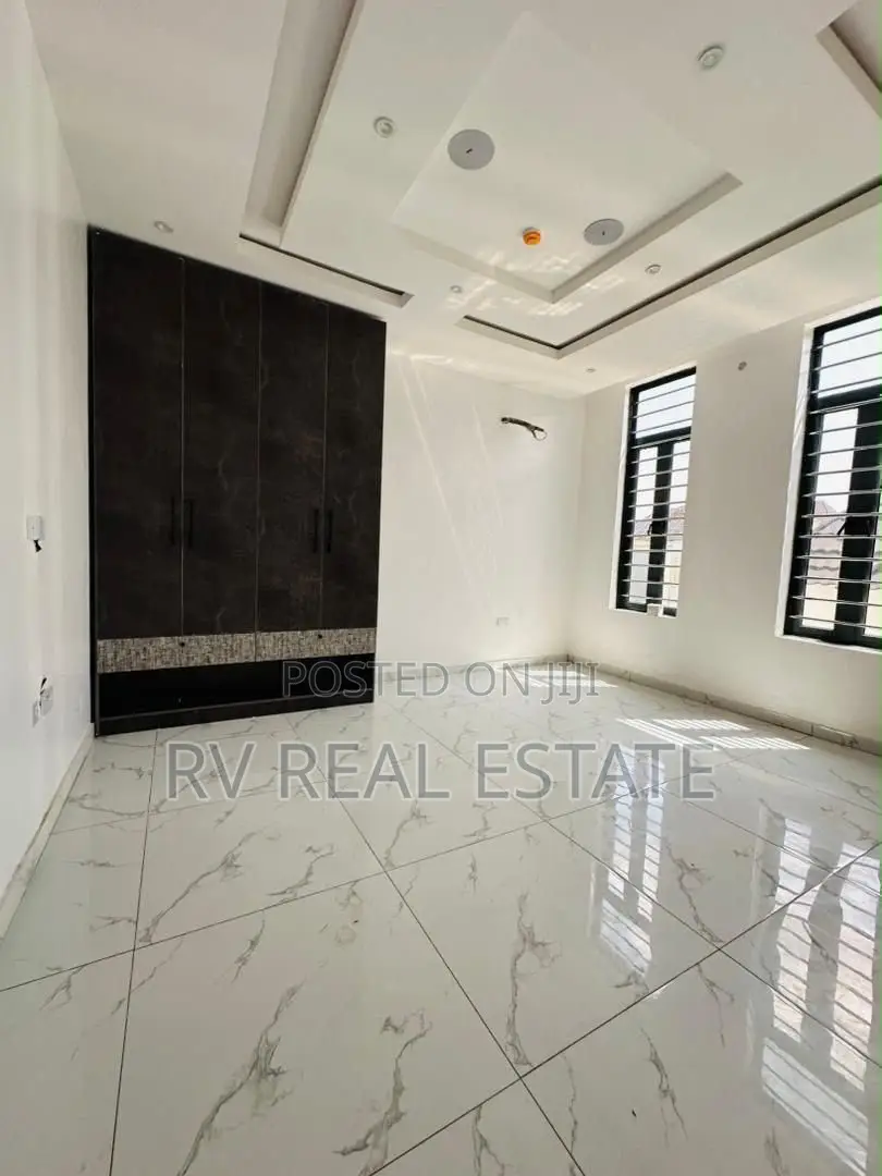 3bdrm Apartment in Opebi for sale in Opebi
