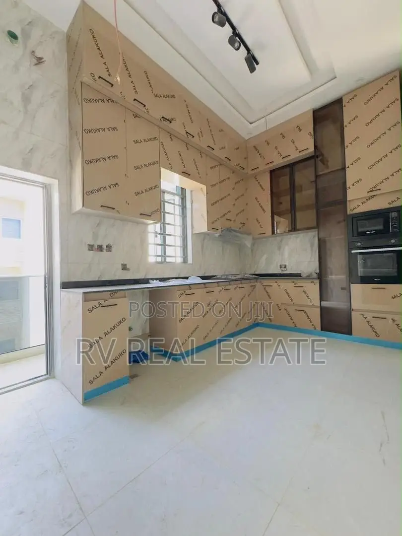 3bdrm Apartment in Opebi for sale in Opebi