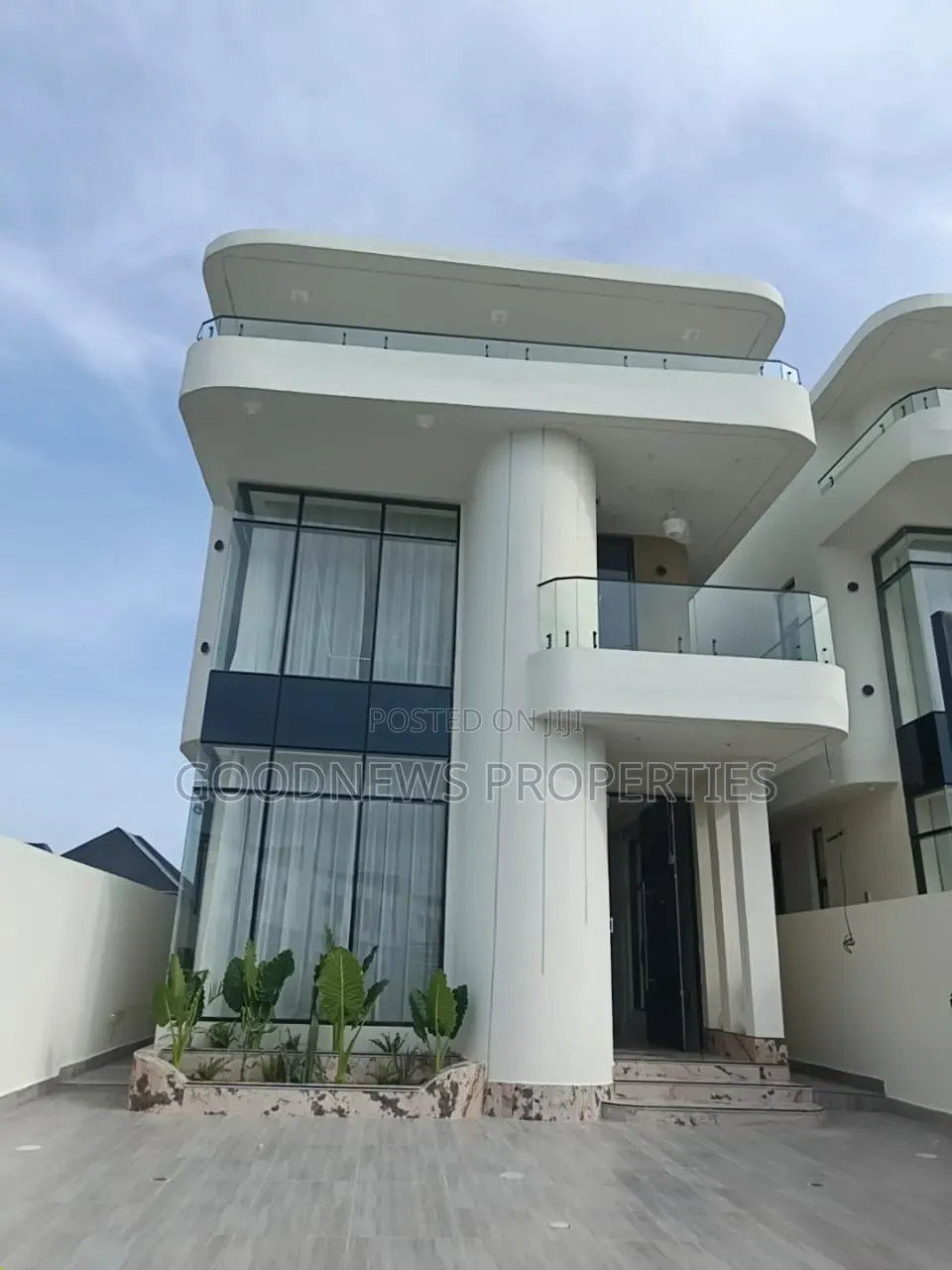 5bdrm Duplex in Orchid Road, Ikota for sale in Ikota