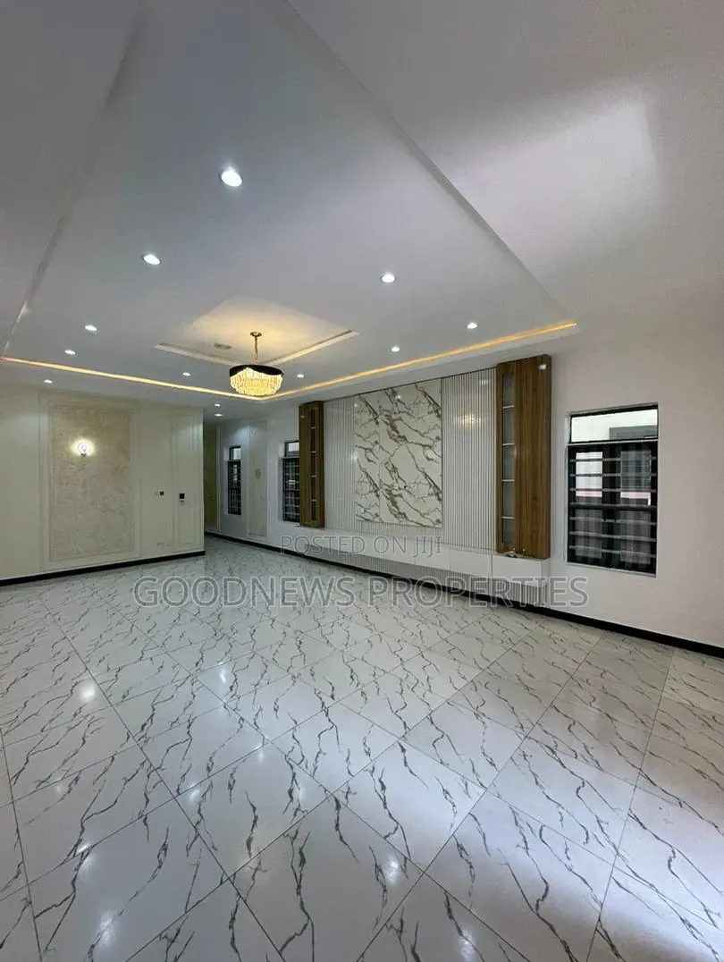 5bdrm Mansion in Orchid Road, Ikota for sale in Ikota
