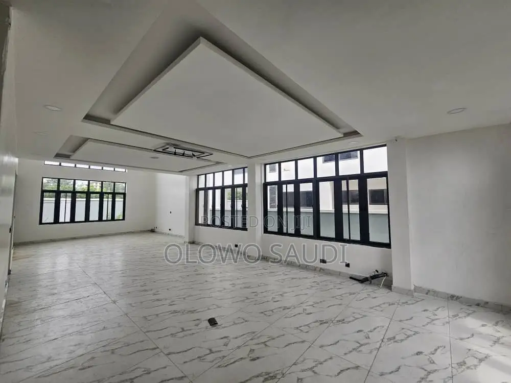 5bdrm Duplex in Banana Island for rent in Banana Island
