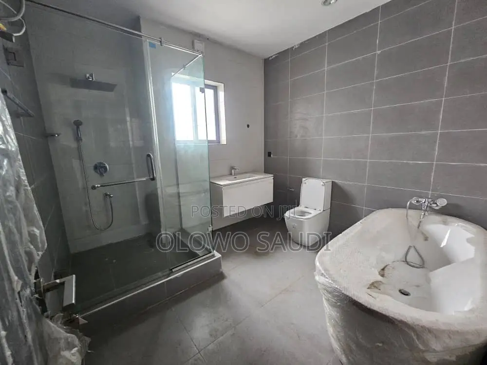 5bdrm Duplex in Banana Island for rent in Banana Island