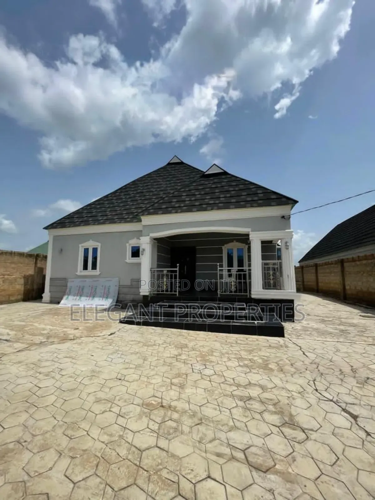 3bdrm Bungalow in At Ilupeju Area, Osogbo for sale in Osogbo