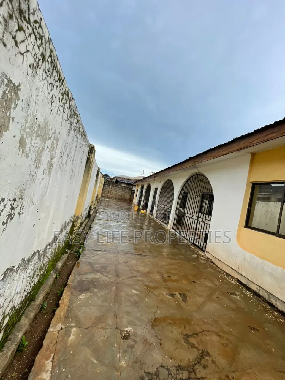 3bdrm Bungalow in Onibata, Alakia for sale in Alakia