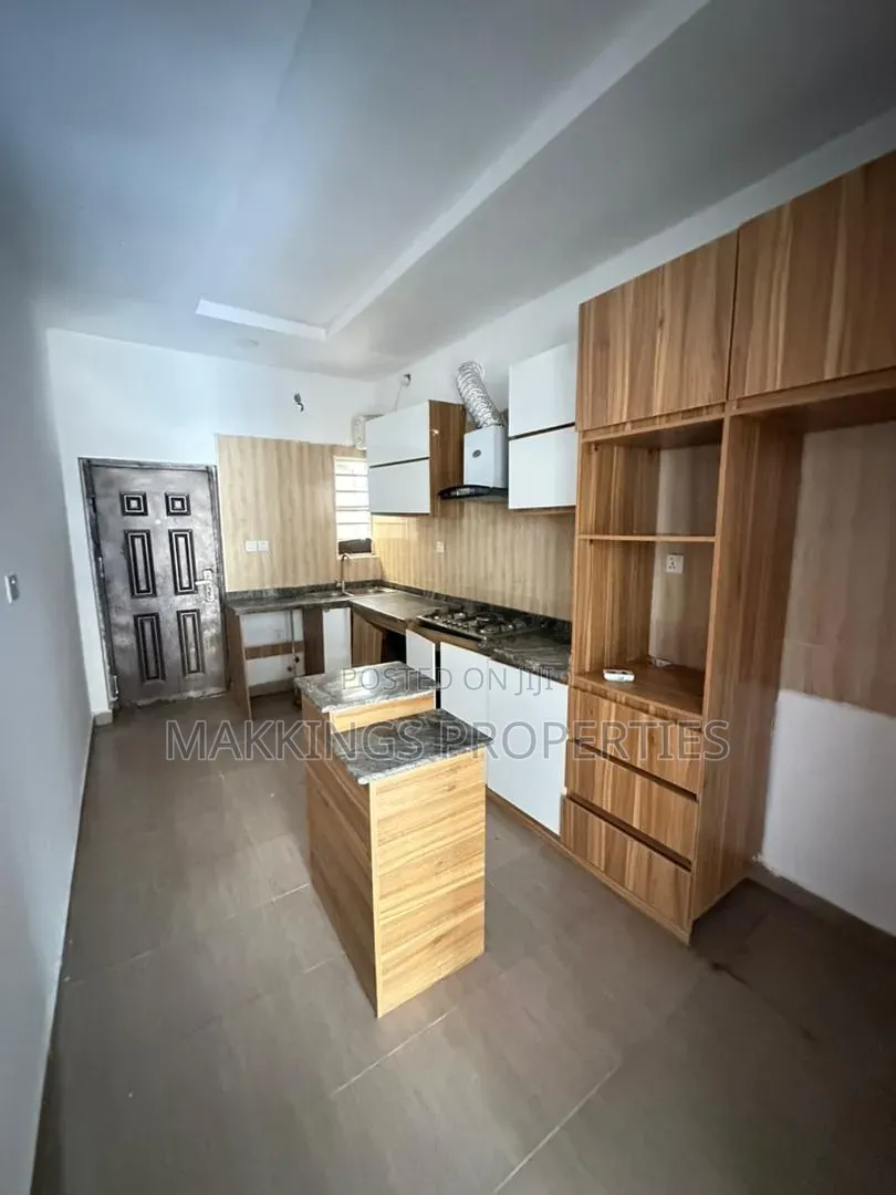 4bdrm Duplex in Ikota for rent in Ikota