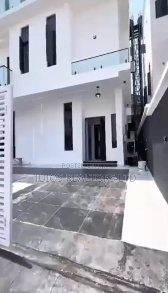 5bdrm Duplex in Sangotedo for sale in Sangotedo