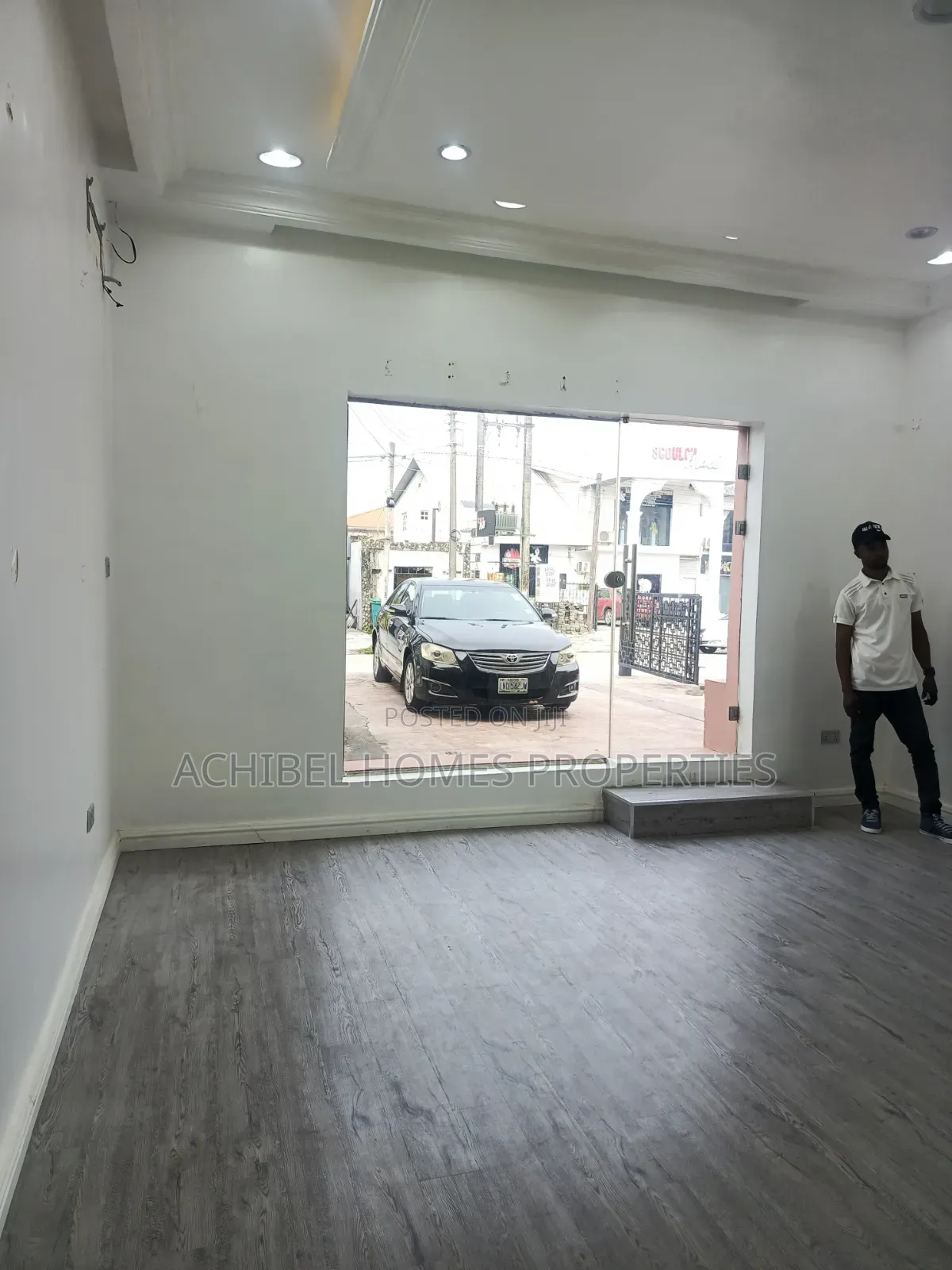 A Shop Space in Lekki Phase 1 for Letting in Lekki Phase 1