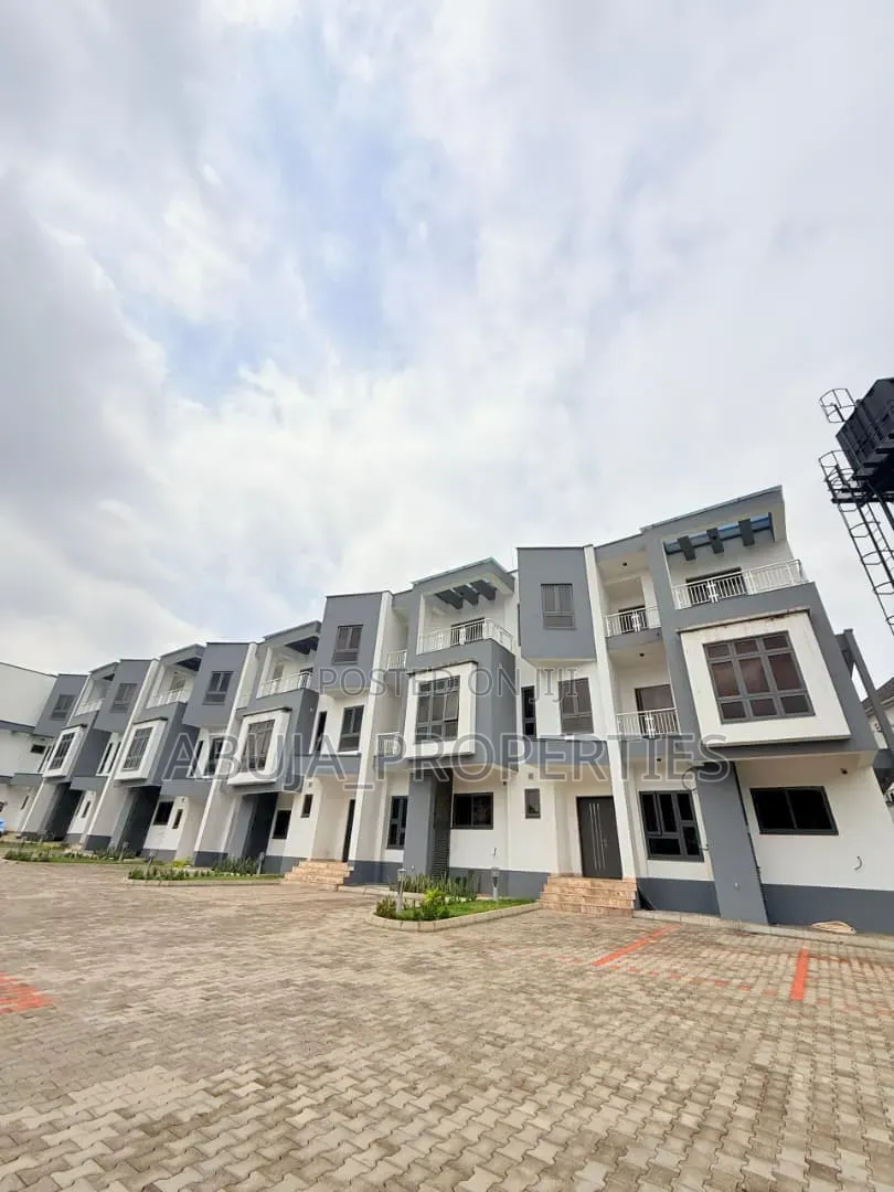 4bdrm Duplex in In A Serene, Wuse 2 for sale in Wuse 2
