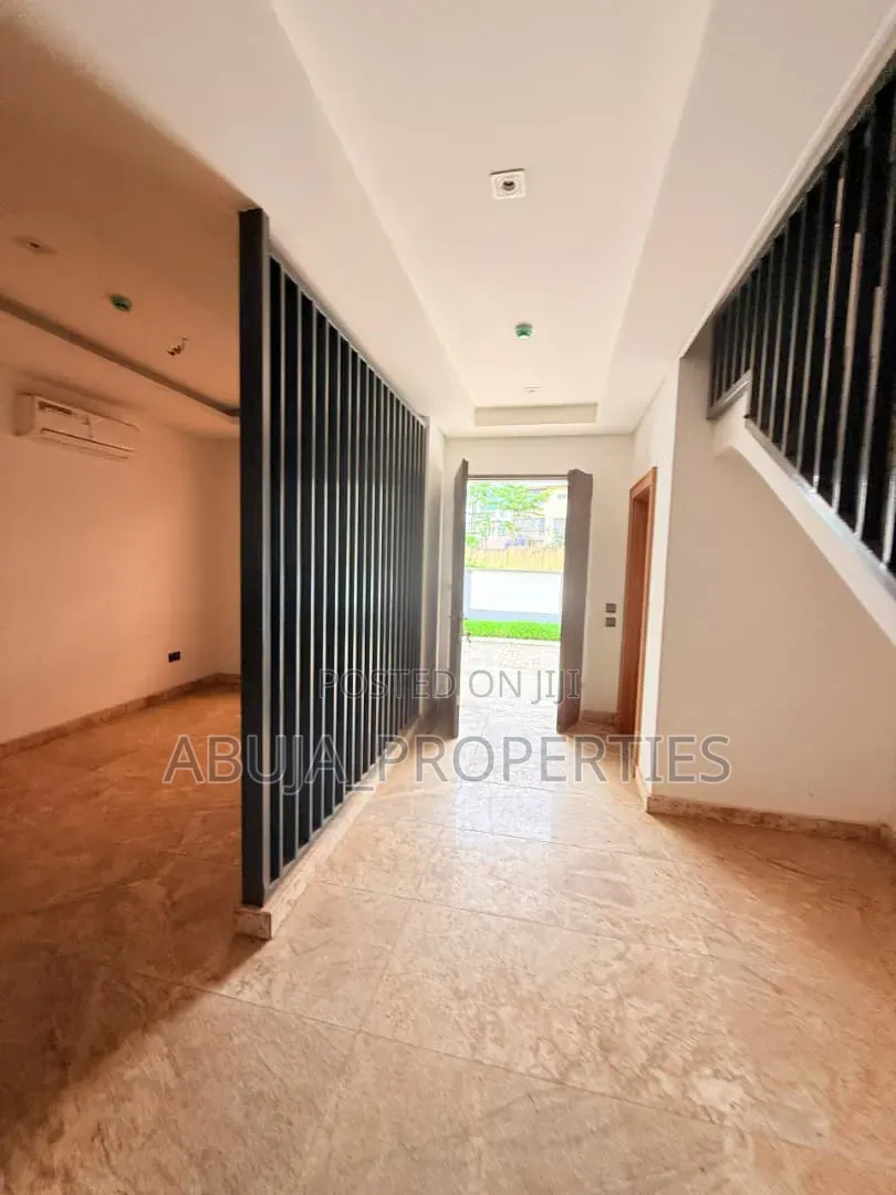 4bdrm Duplex in In A Serene, Wuse 2 for sale in Wuse 2
