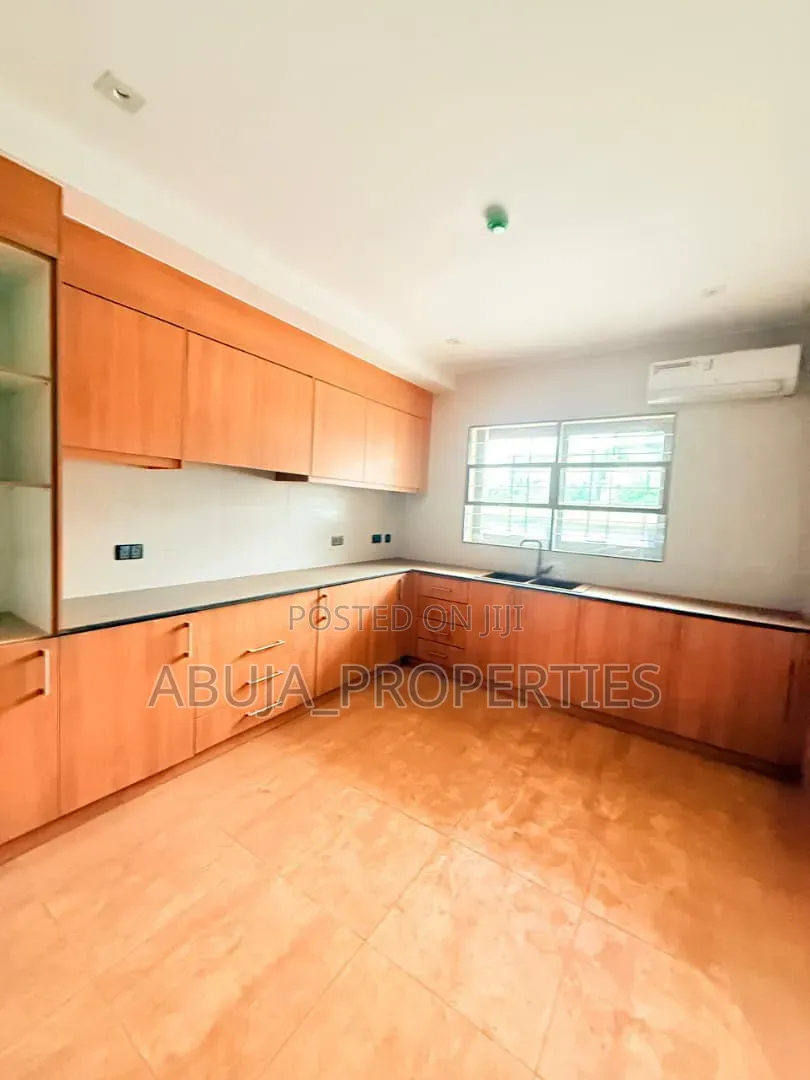 4bdrm Duplex in In A Serene, Wuse 2 for sale in Wuse 2