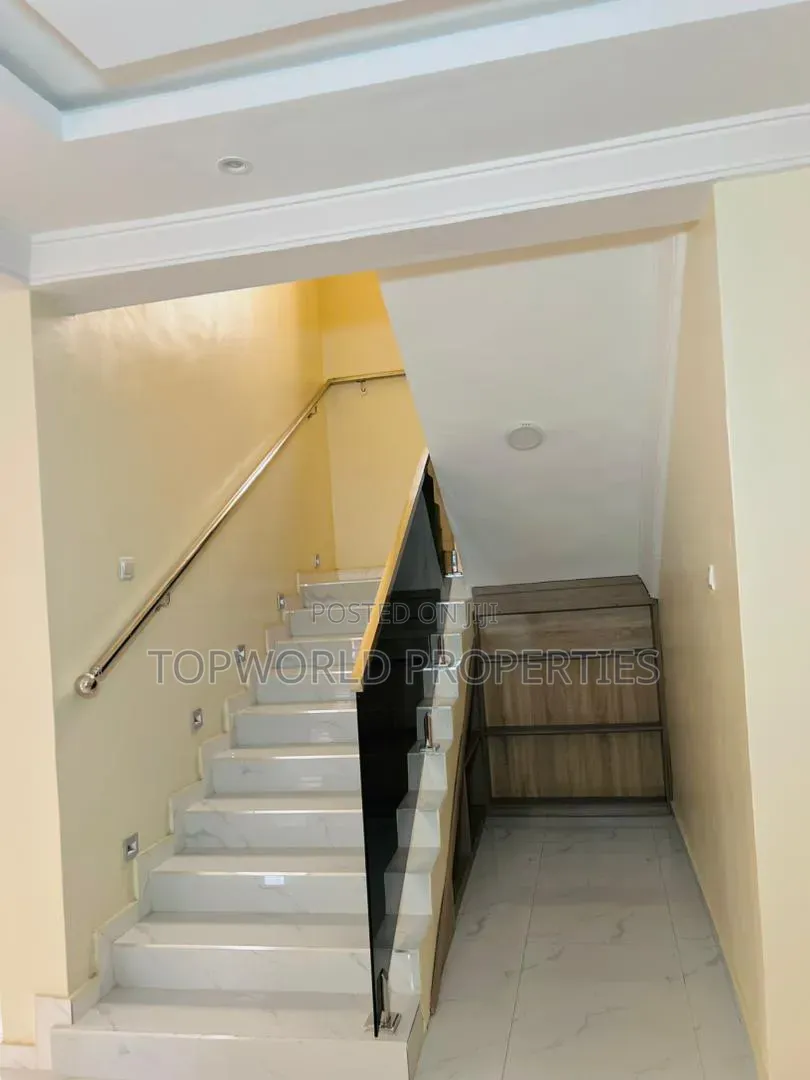 5bdrm Duplex in Elliot Iju Ishaga for sale in Iju-Ishaga