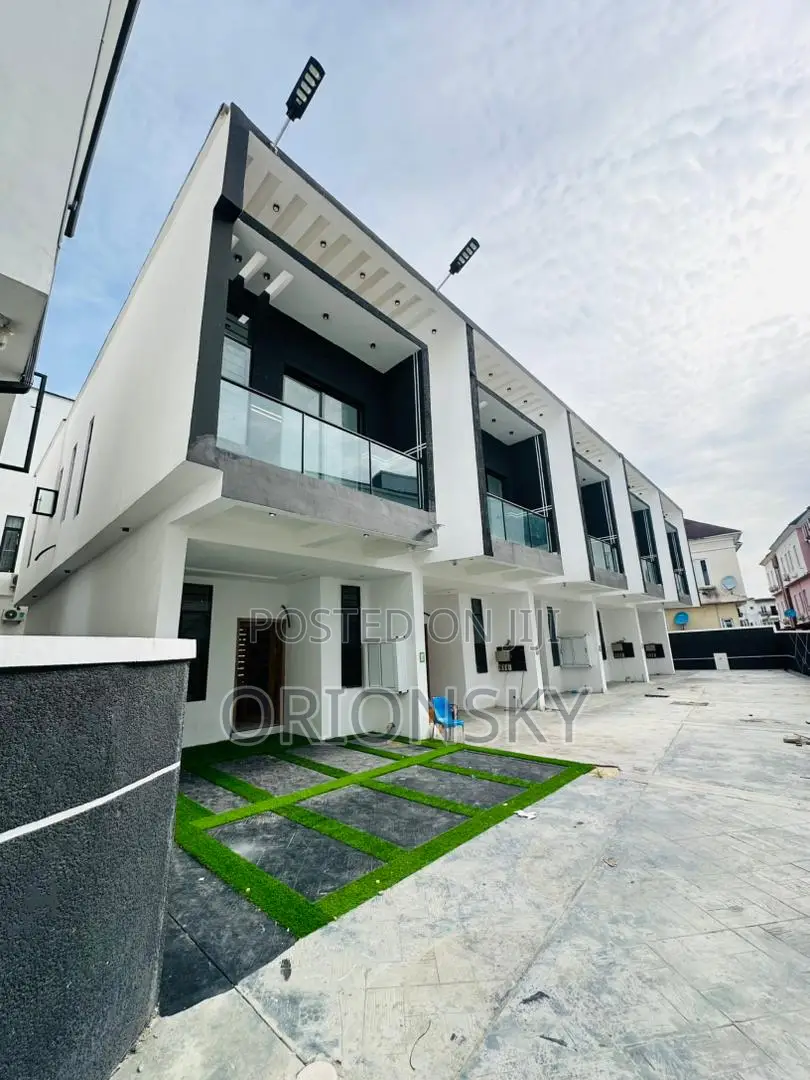 3bdrm Duplex in Chevron for sale in Chevron