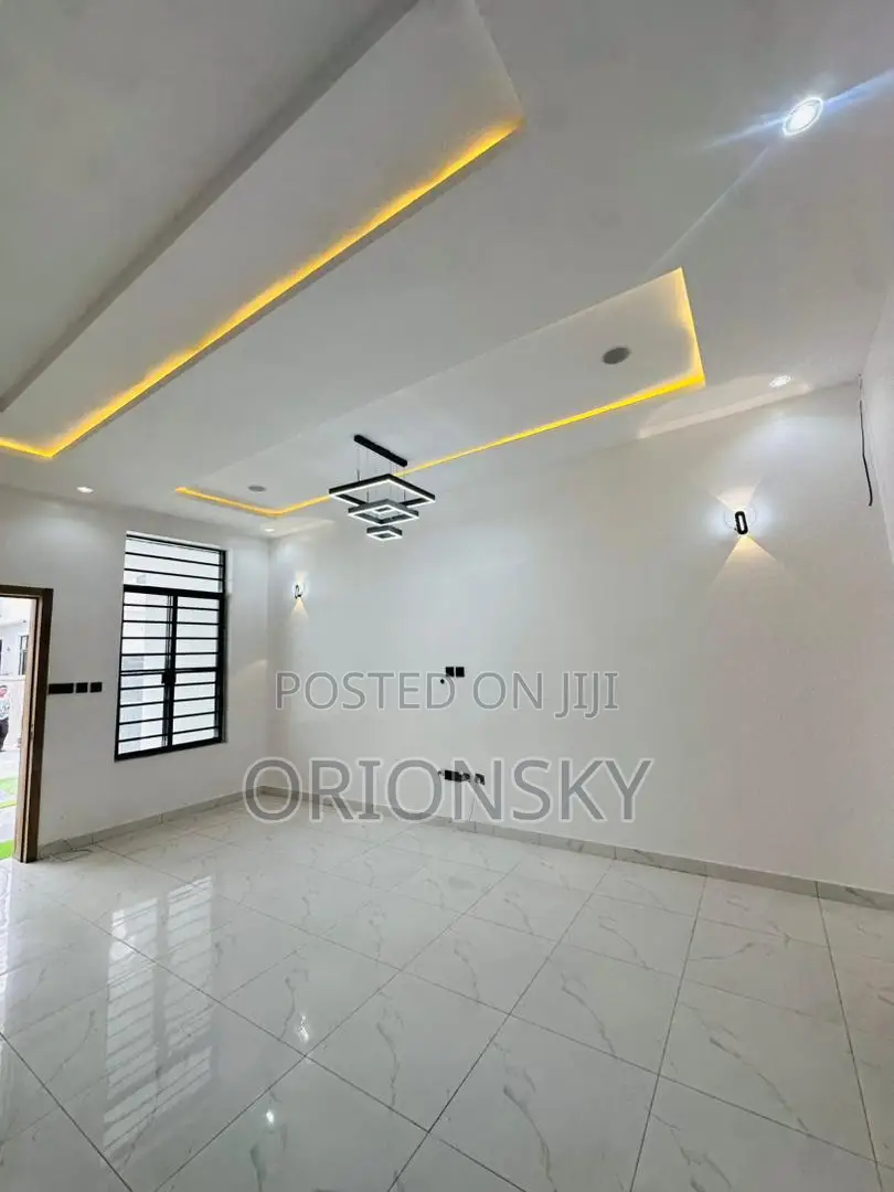 3bdrm Duplex in Chevron for sale in Chevron