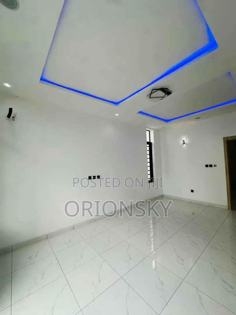 3bdrm Duplex in Chevron for sale in Chevron