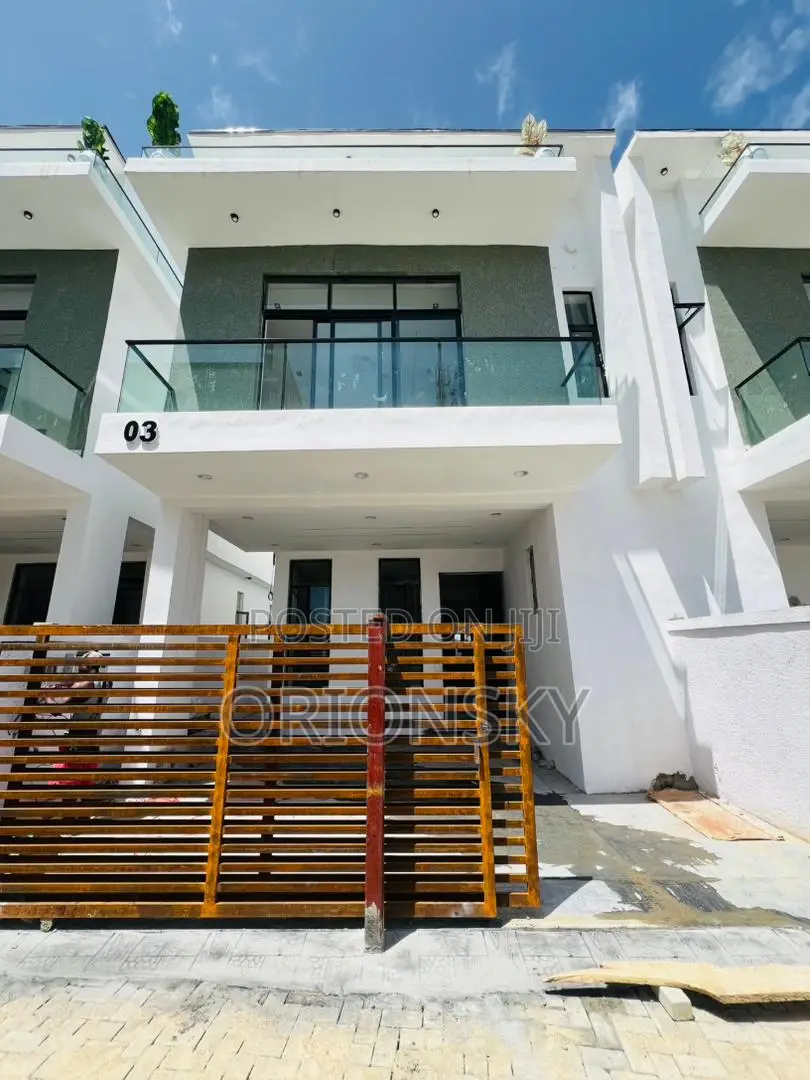 4bdrm Duplex in Ikota for sale in Ikota