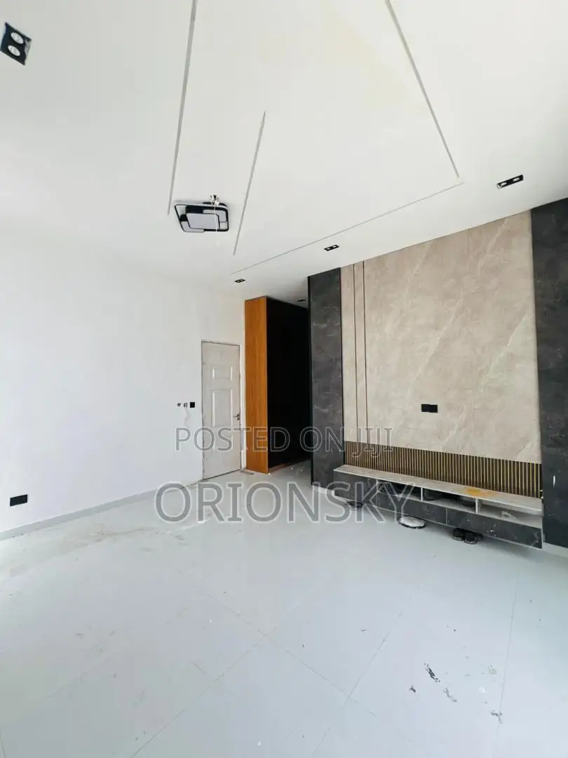 4bdrm Duplex in Ikota for sale in Ikota