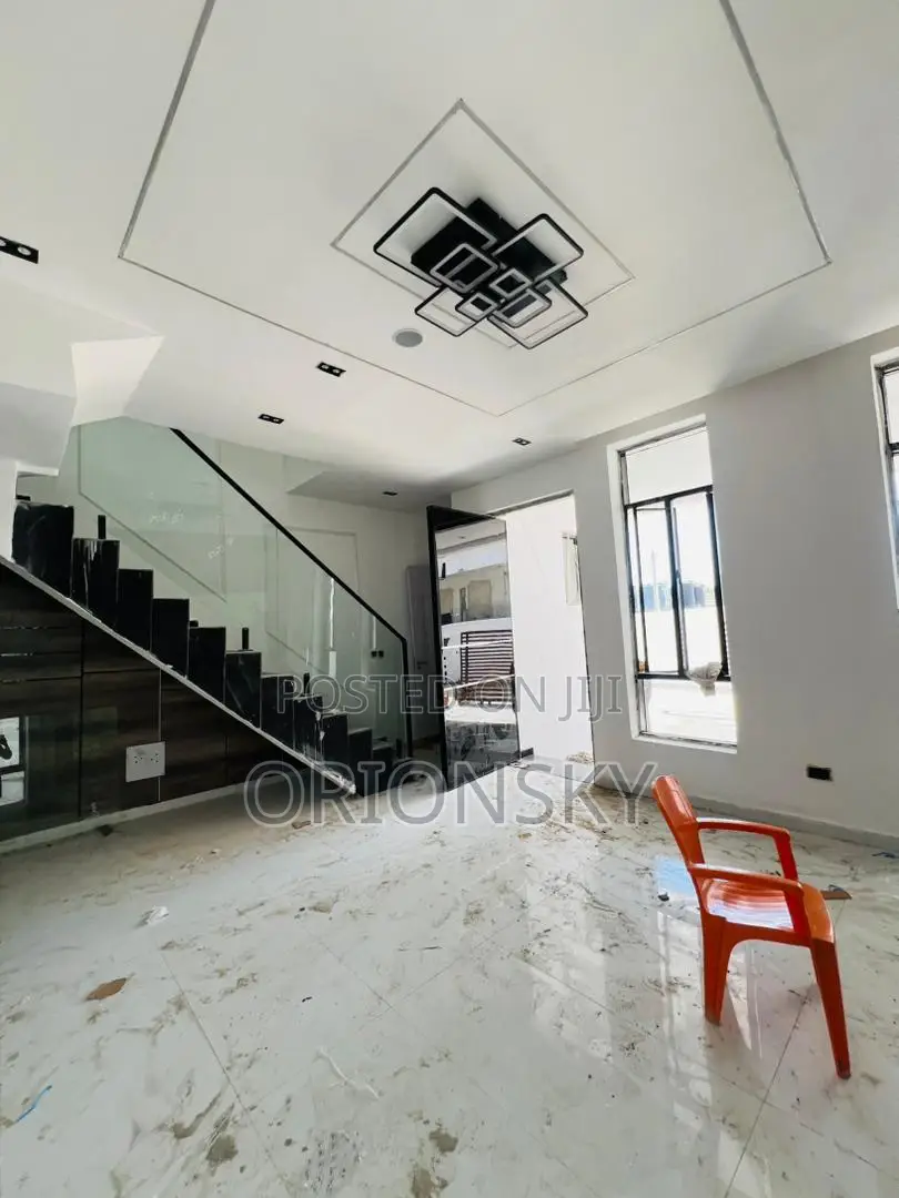 4bdrm Duplex in Ikota for sale in Ikota