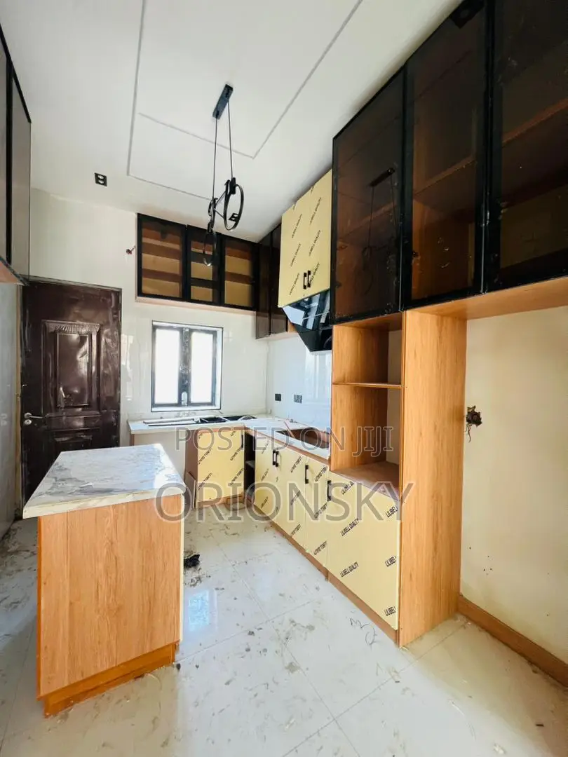 4bdrm Duplex in Ikota for sale in Ikota